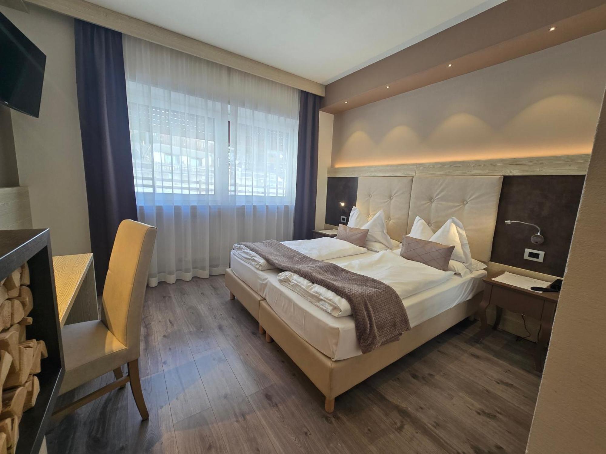 Hotel Azola กานาเซย์ ภายนอก รูปภาพ