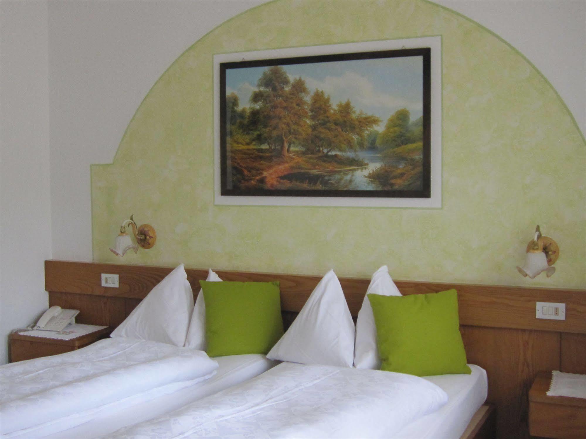 Hotel Azola กานาเซย์ ภายนอก รูปภาพ