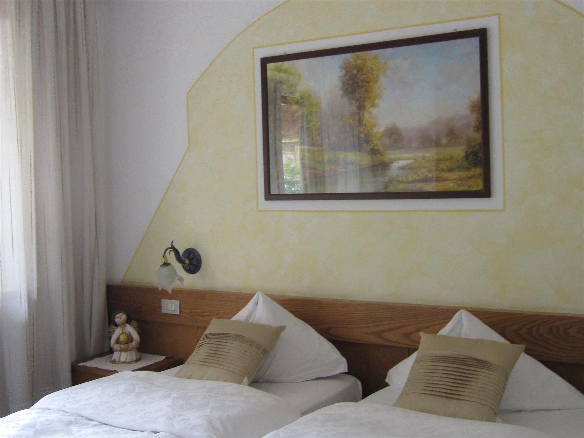 Hotel Azola กานาเซย์ ภายนอก รูปภาพ