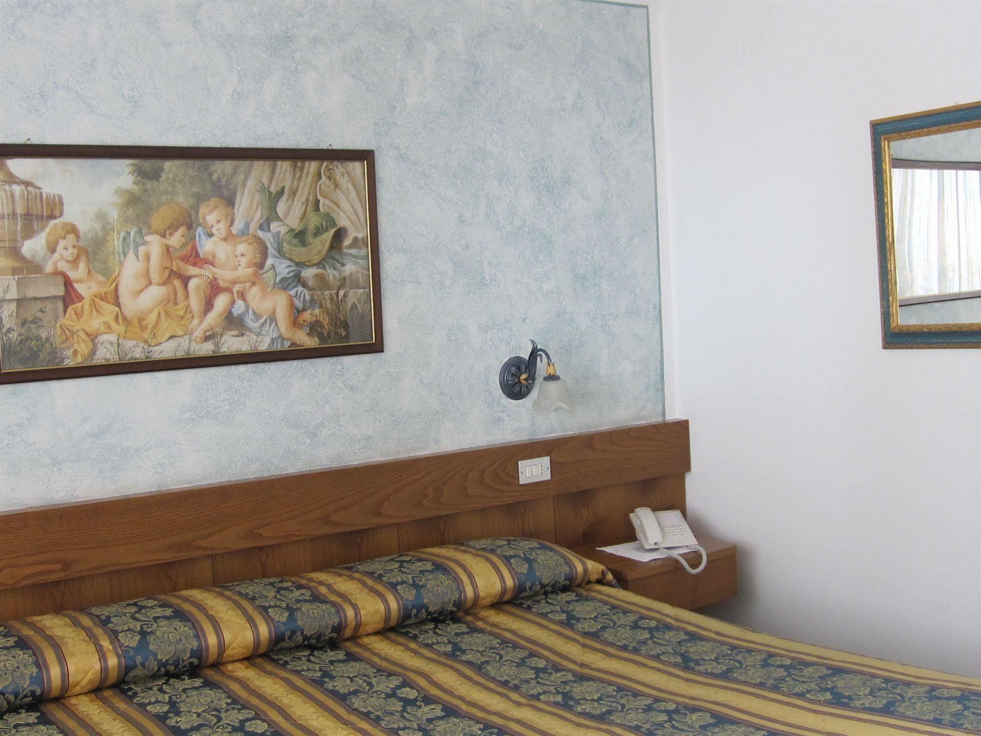 Hotel Azola กานาเซย์ ภายนอก รูปภาพ