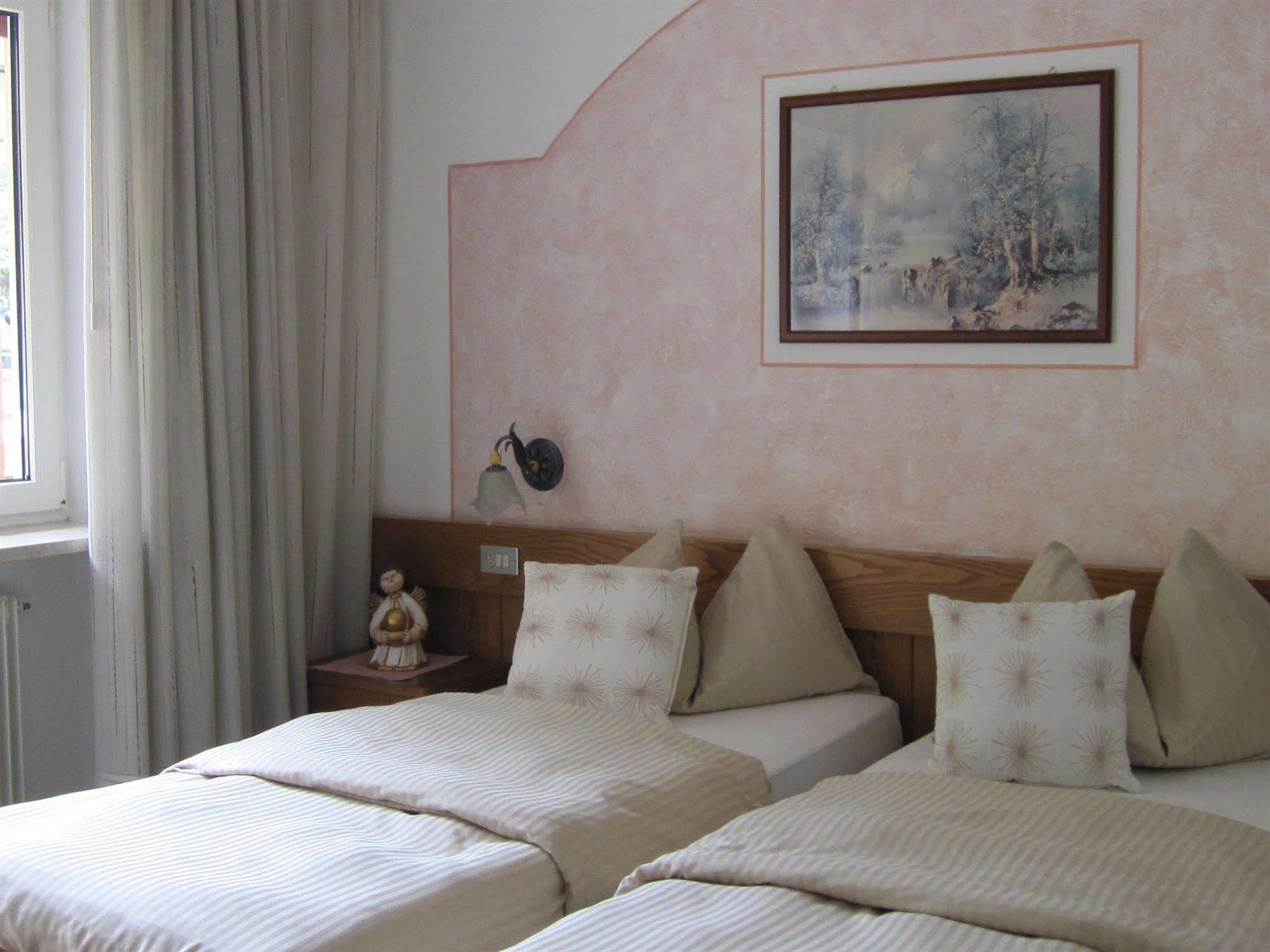 Hotel Azola กานาเซย์ ภายนอก รูปภาพ