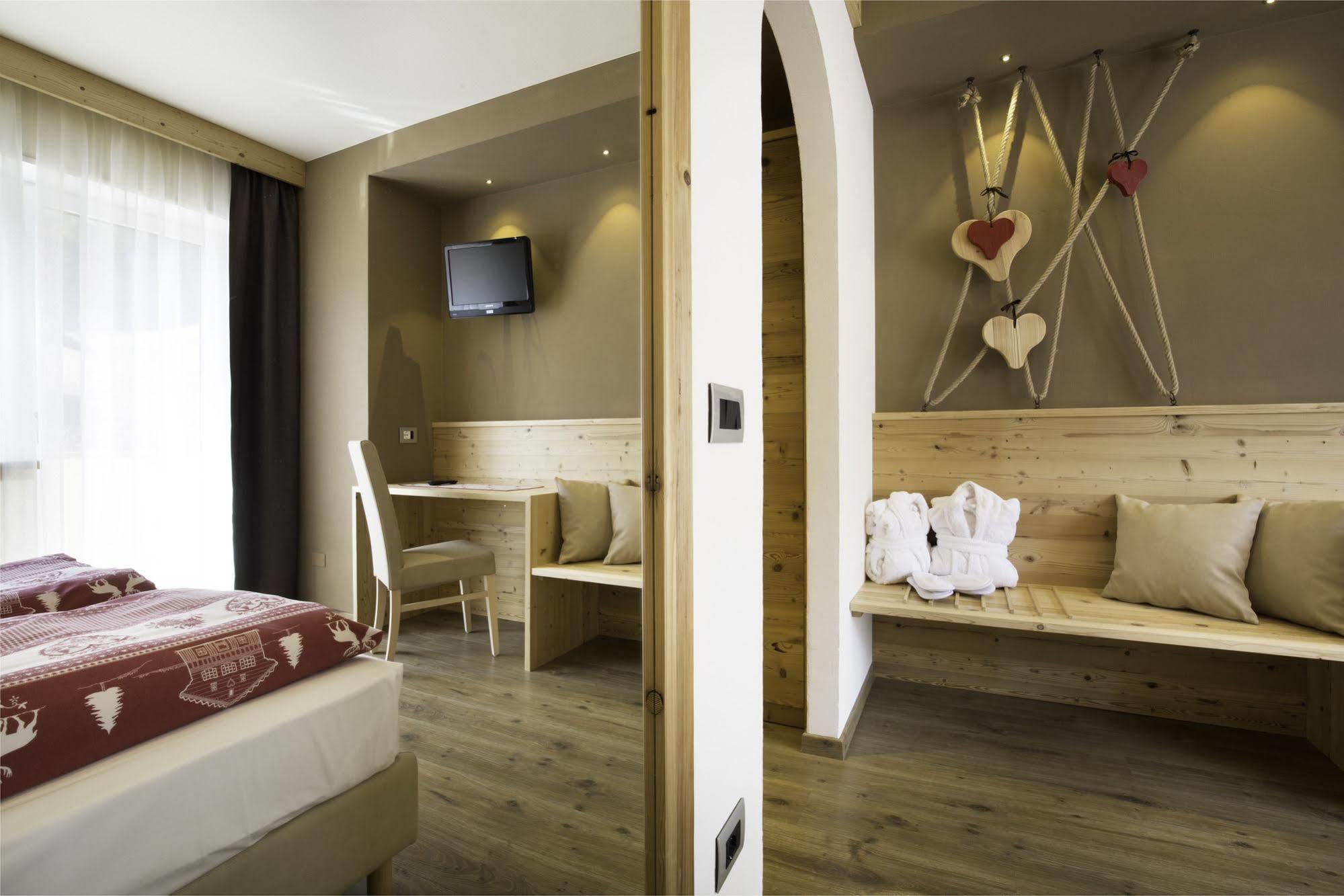 Hotel Azola กานาเซย์ ภายนอก รูปภาพ