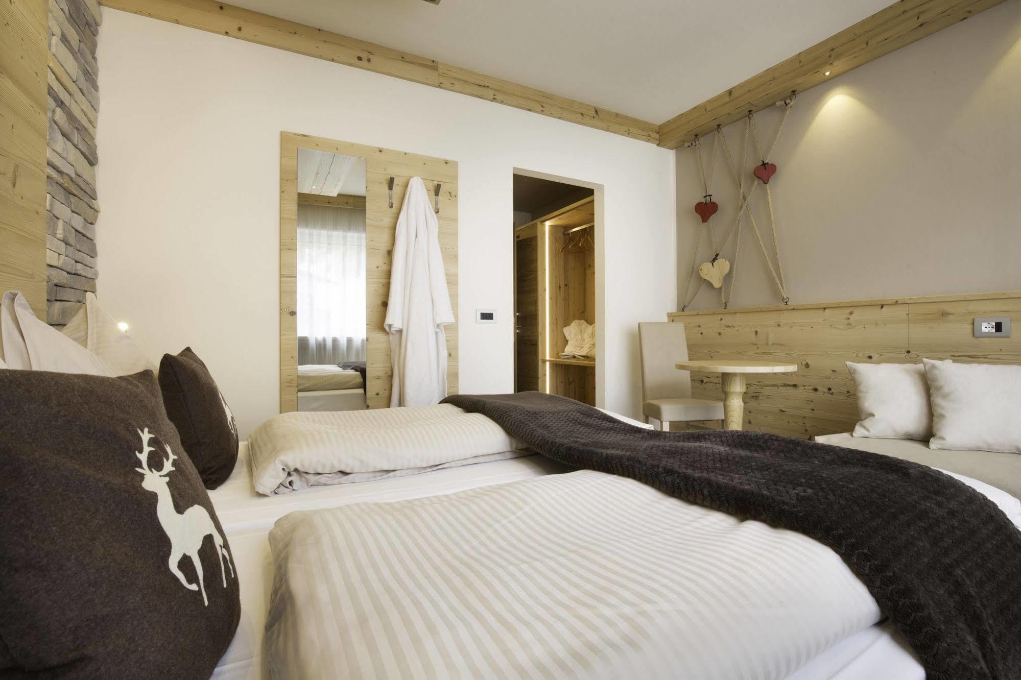 Hotel Azola กานาเซย์ ภายนอก รูปภาพ